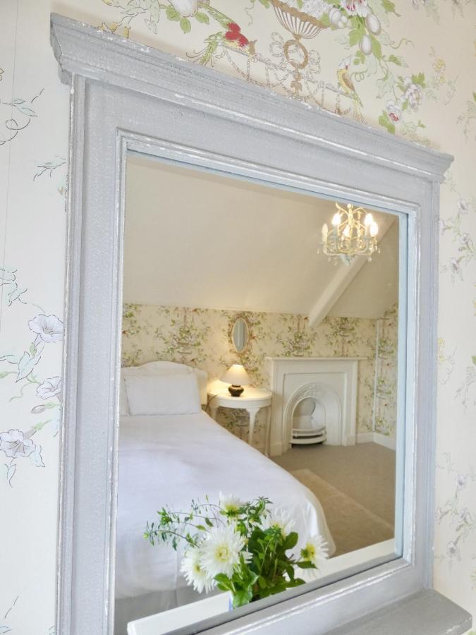 The Mount Somerton Retreat - Nr Bruton, Glastonbury, The Spectacular Wells Cathedral, Millfield School, Leonardo Helicopters, Yeovilton Camera foto
